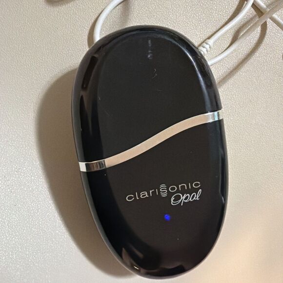 Clarisonic Opal Sonic Infusion System – Eye Serum Device with Charger Black - Picture 2 of 5